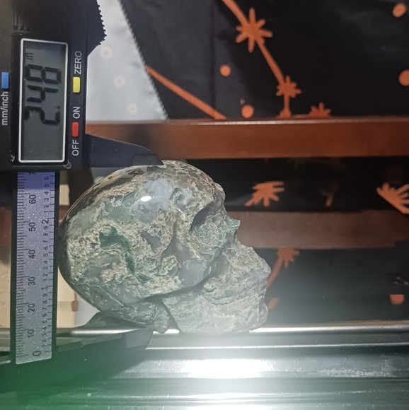 Moss Agate Skull - Picture 7 of 9